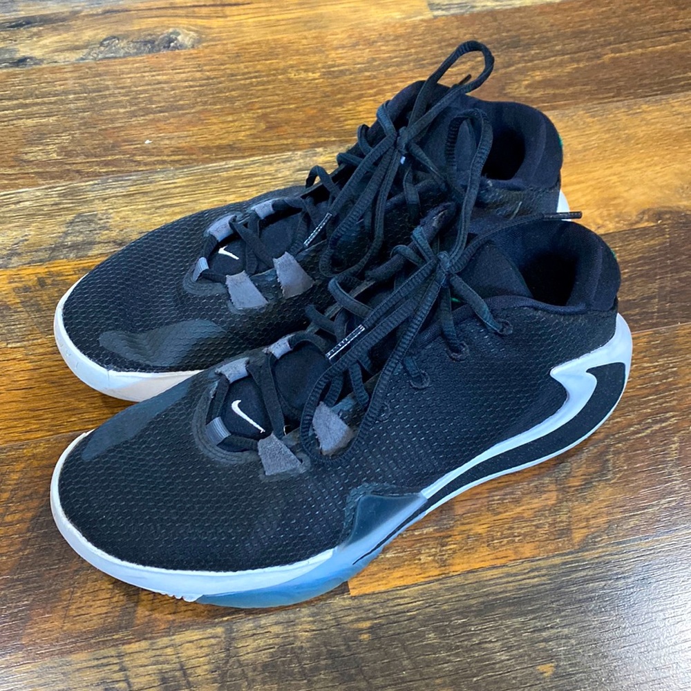 Nike Giannis Antetokounmpo basketball shoes size 8.5